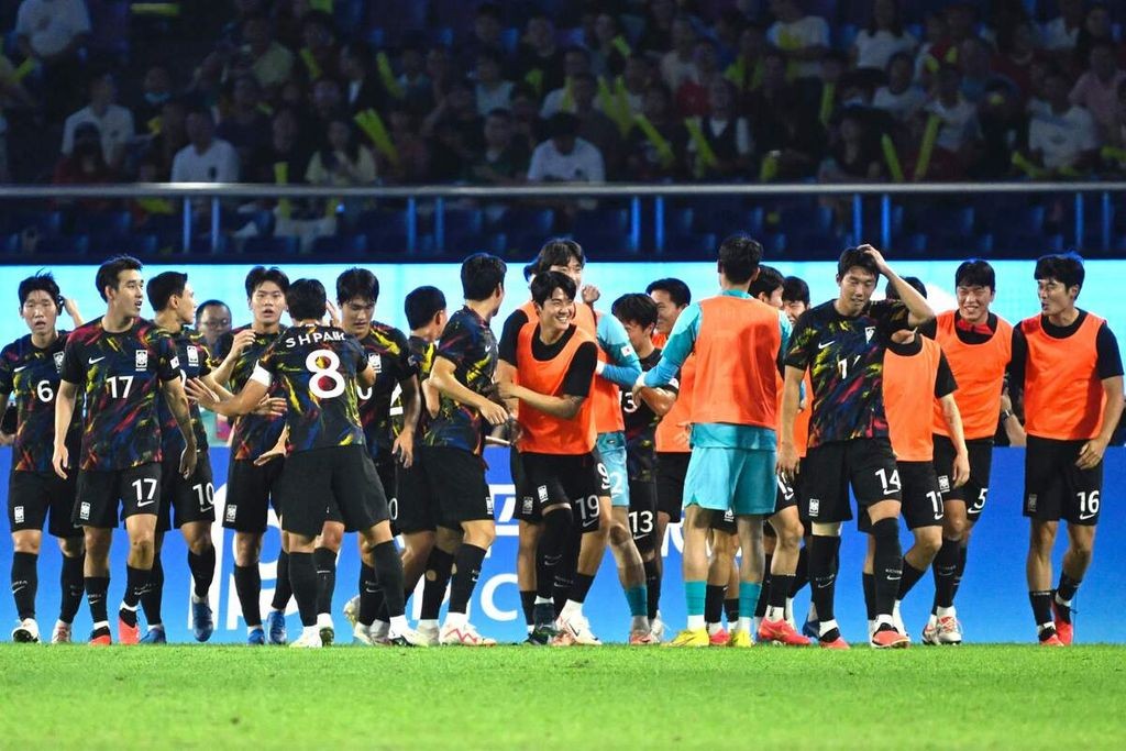 ASIAD 19: Xác định hai cặp đấu trận chung kết môn bóng đá nam, nữ