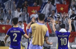 AFC Champions League: Kiều bào Việt Nam tại Nhật Bản đội mưa cổ vũ tinh thần Hà Nội FC