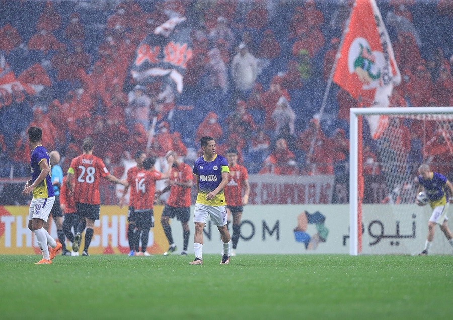 AFC Champions League: Hình ảnh kiều bào Việt Nam tại Nhật Bản đội mưa cổ vũ tinh thần Hà Nội FC