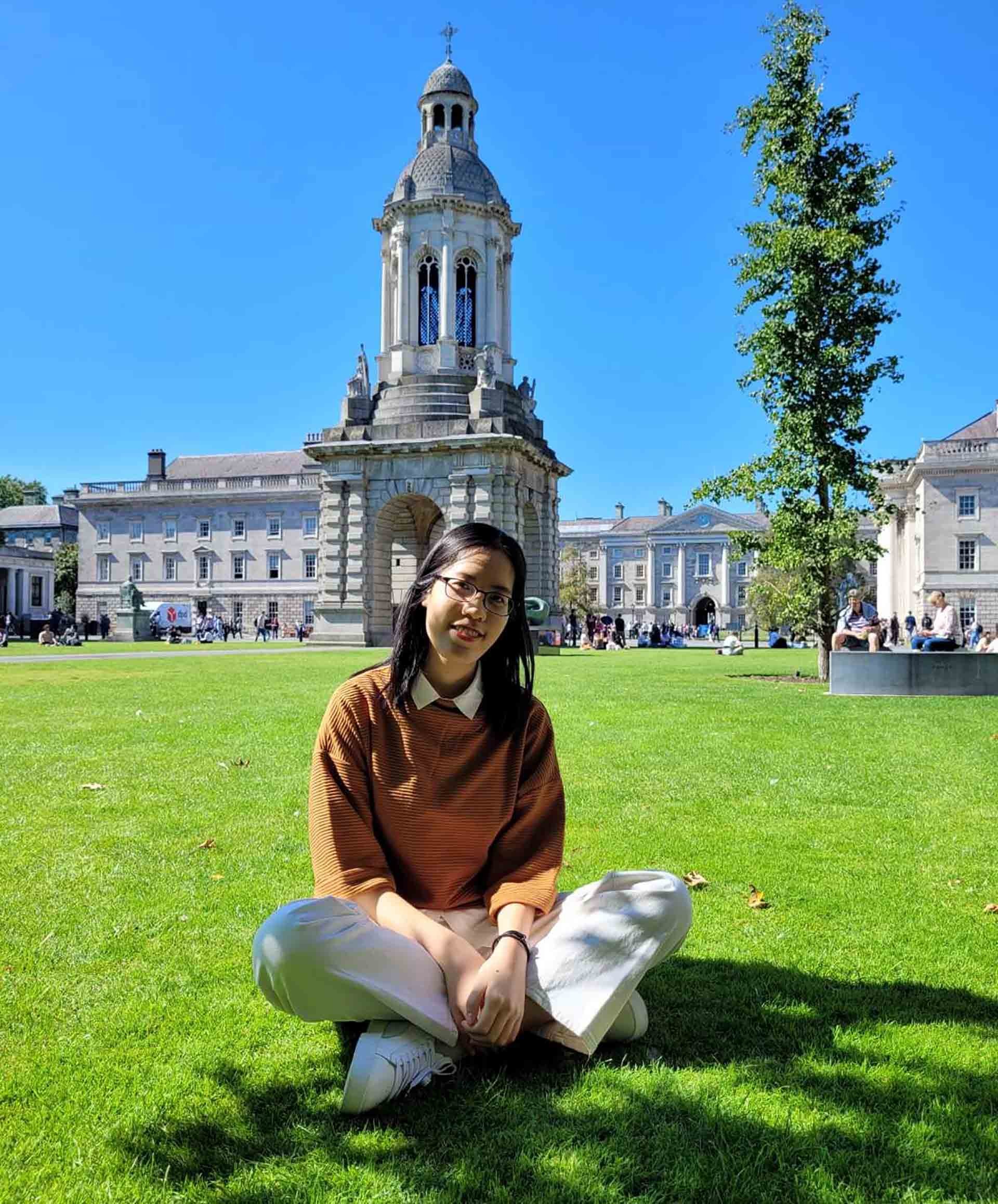 Bạn Tôn Nữ Thanh Bình tại Đại học Trinity College Dublin, Ireland