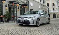 Cận cảnh Toyota Corolla Altis 2023 bản nâng cấp, giá từ 725 triệu đồng