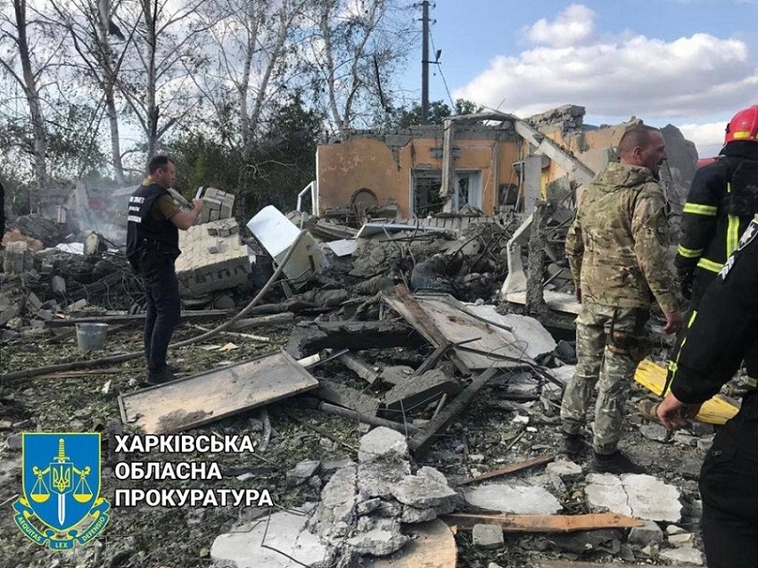 (10.06) Hiện trường tại vụ tấn công ở làng Hroza, Ukraine ngày 5/10. (Nguồn: Bộ Tình trạng Khẩn cấp Ukraine)