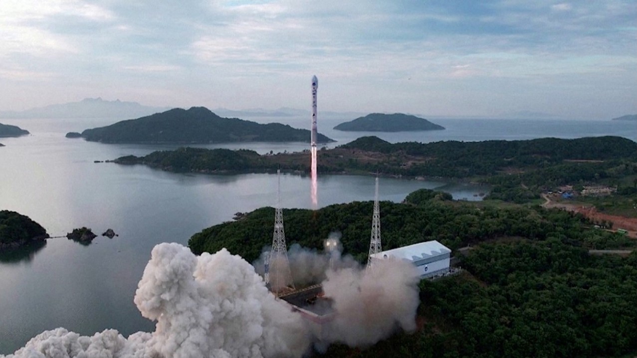 Hàn Quốc: Triều Tiên có thể phóng vệ tinh quân sự trong những ngày tới