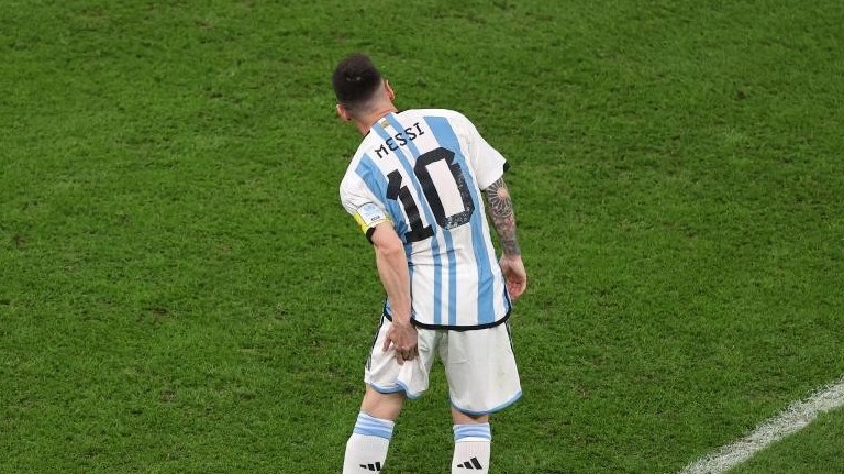 Vòng loại World Cup 2026: HLV đội tuyển Argentine triệu tập Messi tập trung dù đang chấn thương
