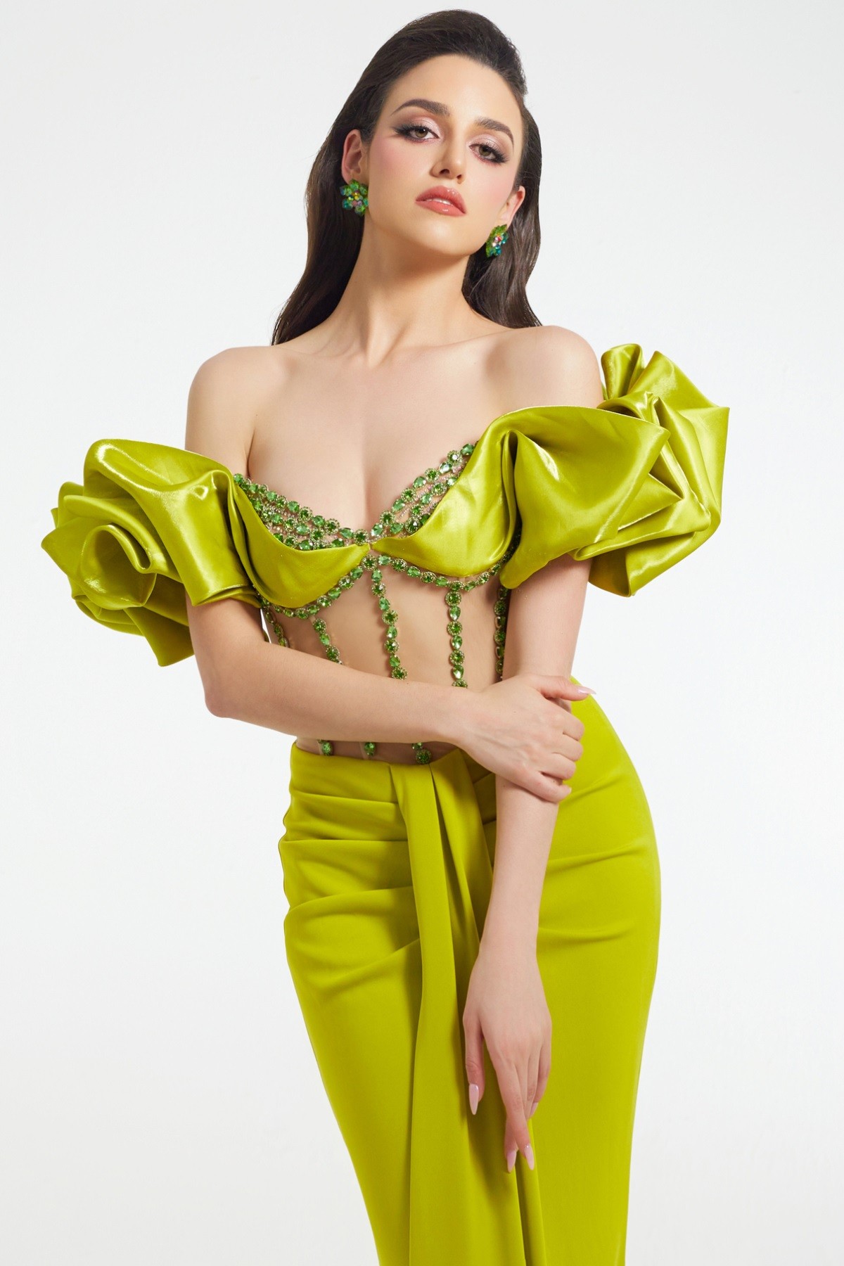 Miss Grand International 2023: Hoa hậu Hòa bình Australia ưu tiên những mẫu đầm của nhà thiết kế Nguyễn Minh Tuấn