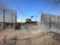 Xung đột ở Dải Gaza: Phe đối lập Israel kêu gọi một điều; 2 tòa nhà cao tầng bị đánh sập; Hamas cảnh báo bắn tên lửa vào Tel Aviv