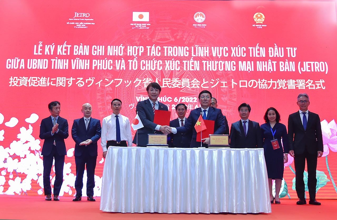 Lễ ký biên bản ghi nhớ hợp tác trong lĩnh vực xúc tiến đầu tư giữa UBND tỉnh Vĩnh Phúc và Tổ chức Xúc tiến Thương mại Nhật Bản (JETRO).