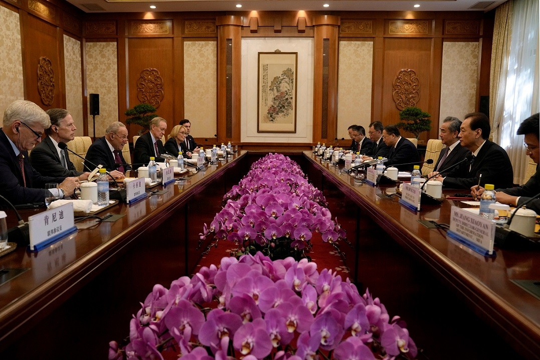 Trung Quốc kêu gọi Mỹ cùng giải quyết các bất đồng, Phái đoàn Thượng nghị sĩ Mỹ gặp Ngoại trưởng Vương Nghị ở Bắc Kinh