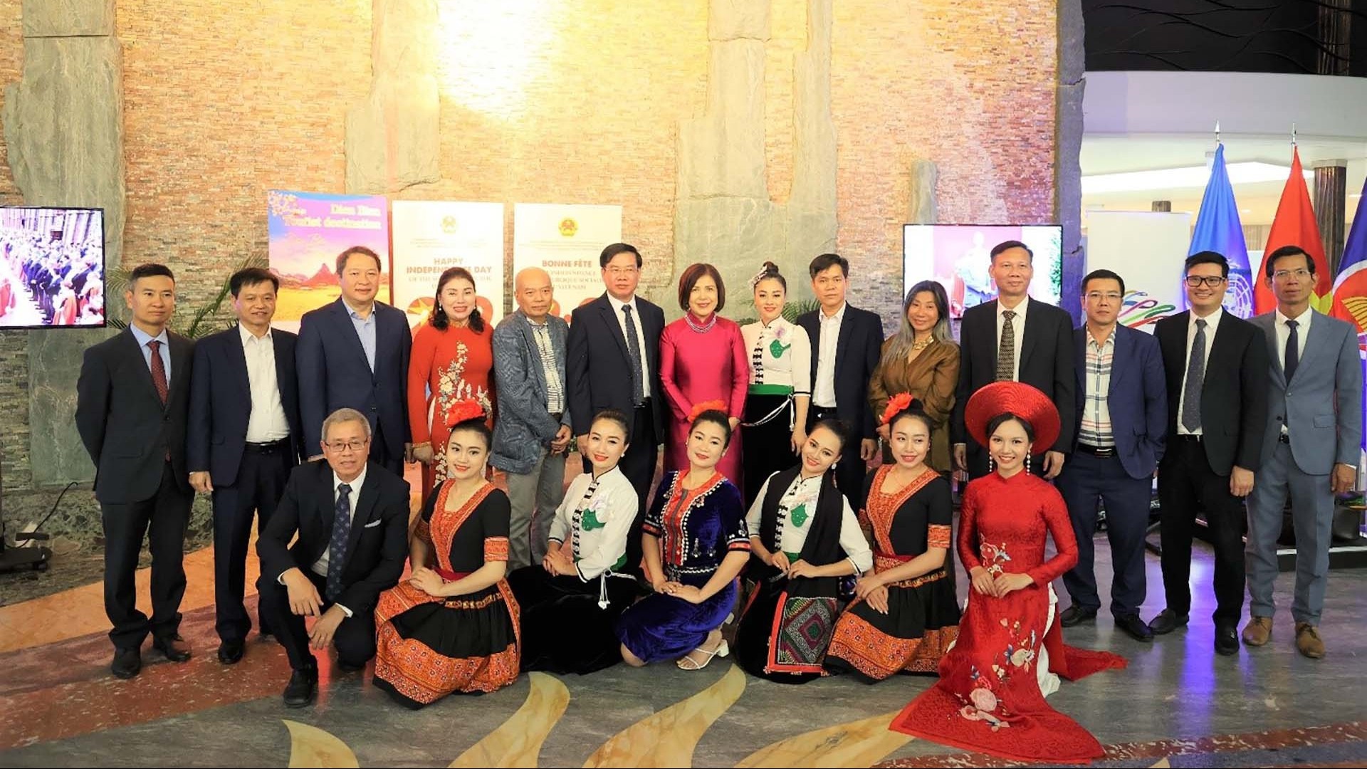 Triển lãm ảnh Việt Nam và giới thiệu tỉnh Điện Biên tại Geneva trong sự kiện văn hóa kỷ niệm Quốc khánh lần thứ 78