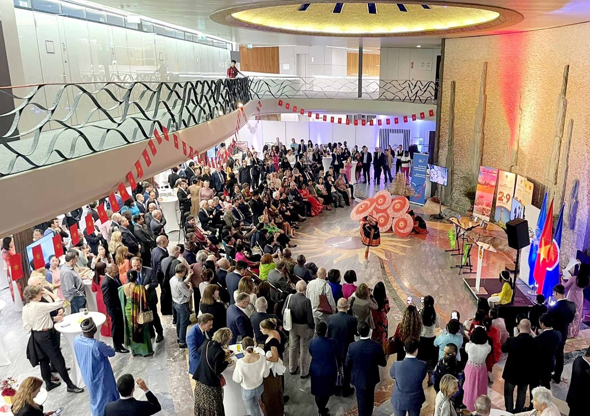 Một phần sự kiện văn hóa nghệ thuật dân tộc kỷ niệm Quốc khánh lần thứ 78, tại Geneva, ngày 6/10. (Nguồn: TTXVN)