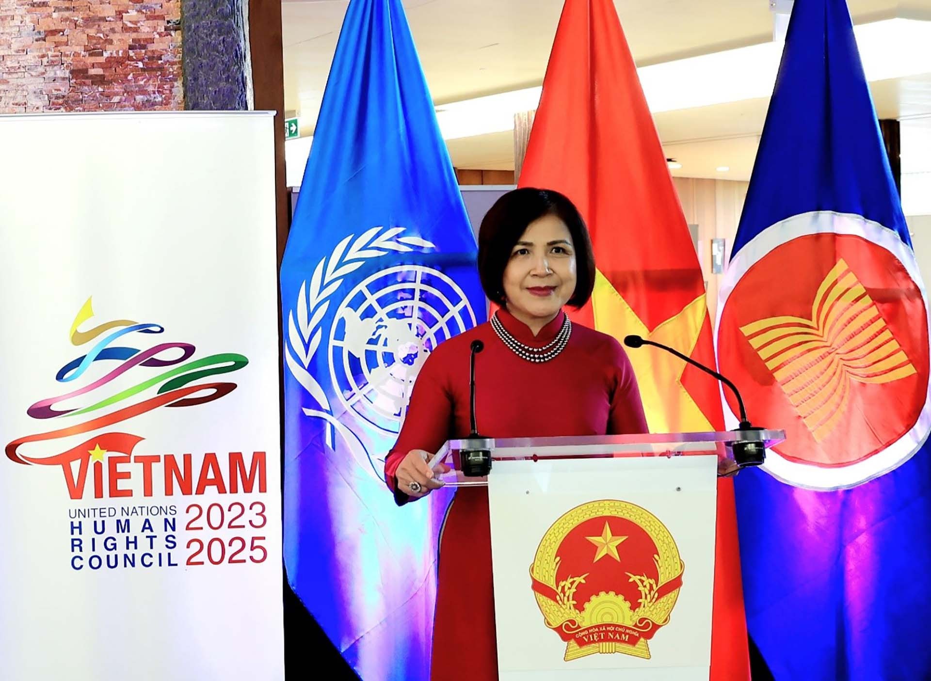 Đại sứ Lê Thị Tuyết Mai phát biểu khai mạc sự kiện văn hóa kỷ niệm Quốc khánh Việt Nam lần thứ 78 tại Geneva. (Nguồn: TTXVN)