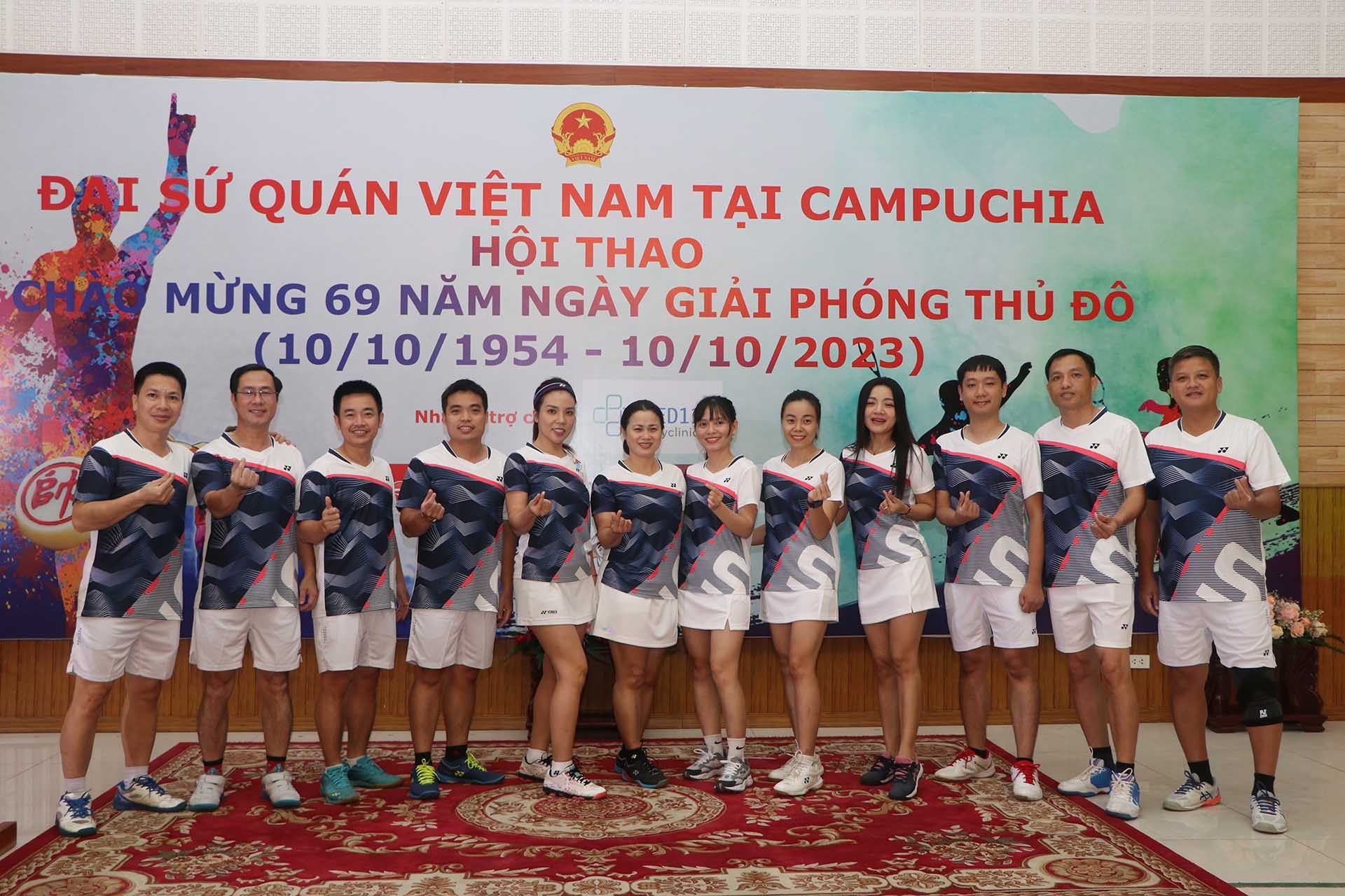 Hội thao kỷ niệm ngày Giải phóng Thủ đô tại Đại sứ quán Việt Nam ở Campuchia