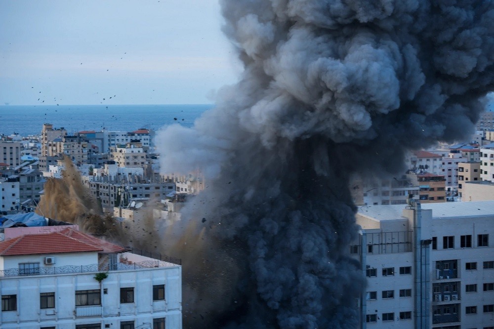 (10.09) Các đợt tấn công đáp trả của Israel ngày 7 và 8/10 đã phá hủy nhiều tòa nhà tại thành phố Gaza. (Nguồn: AFP)