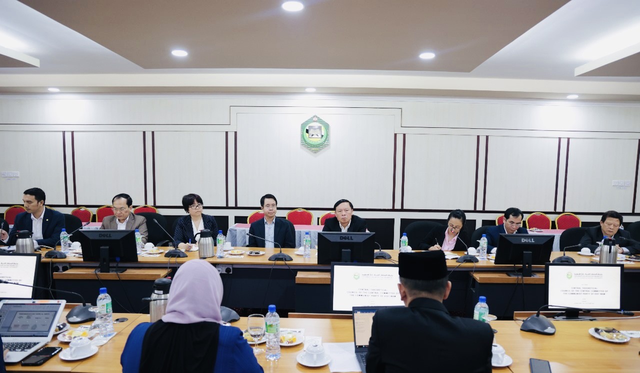 Đoàn Hội đồng lý luận Trung ương Việt Nam thăm, làm việc tại Brunei Darussalam