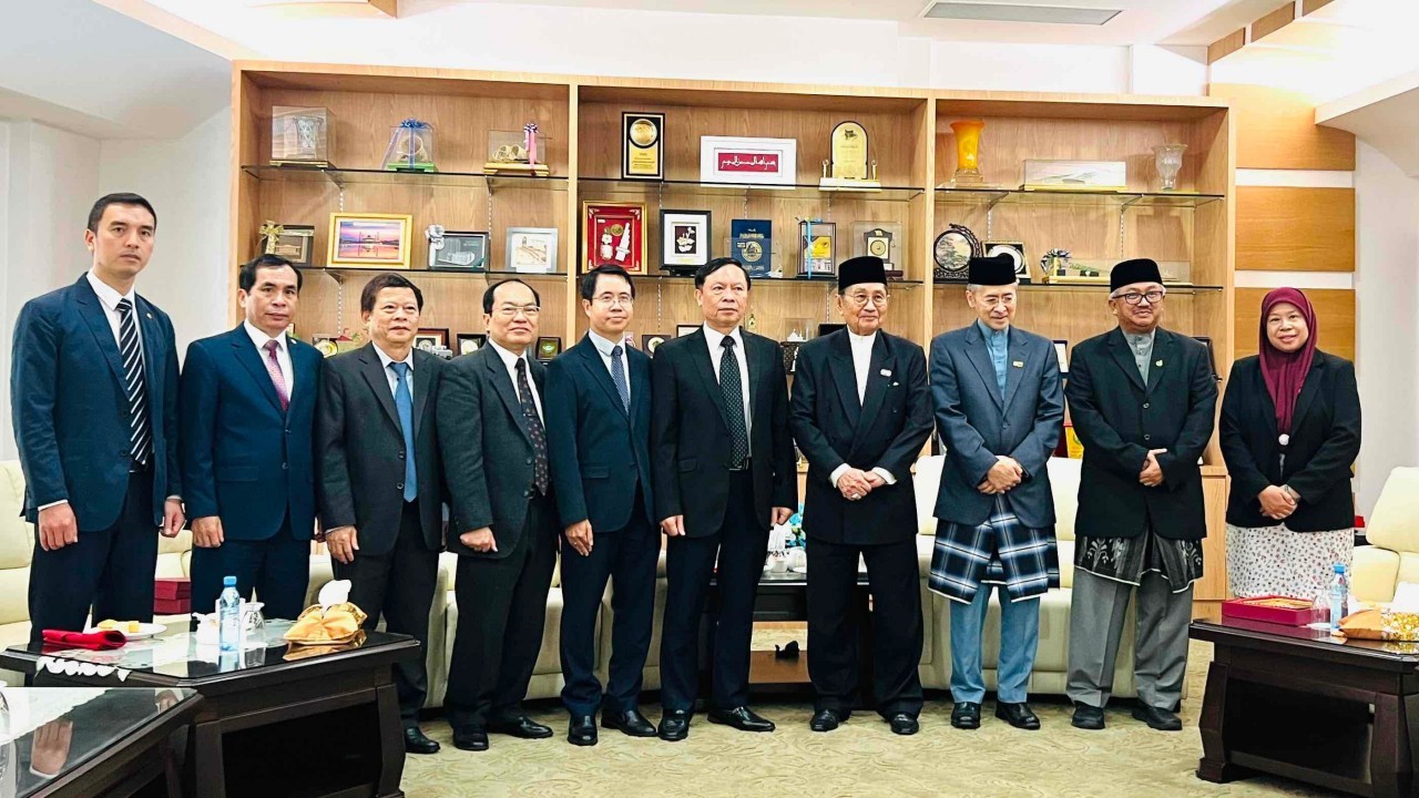 Đoàn Hội đồng lý luận Trung ương Việt Nam thăm, làm việc tại Brunei Darussalam