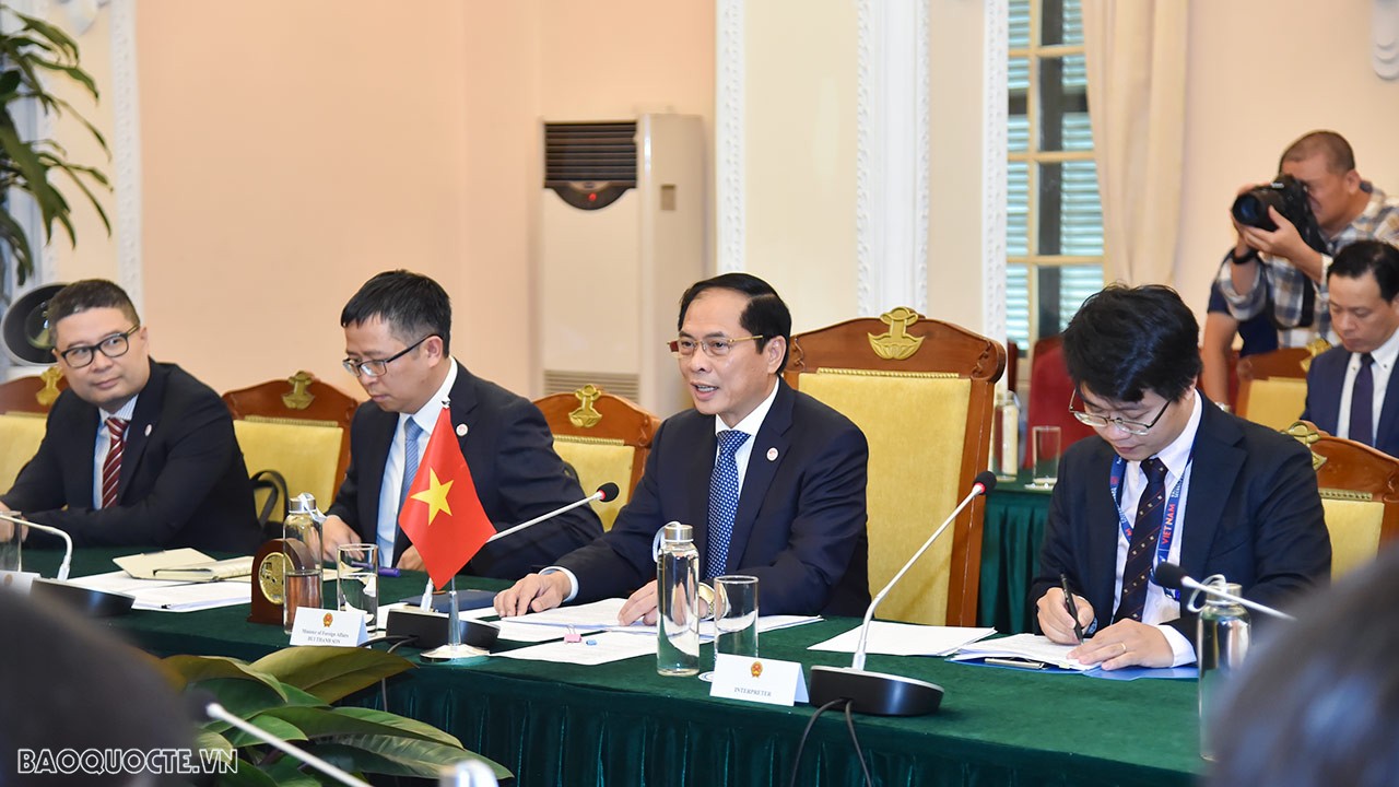 Vietnamese, Japanese Foreign Ministers hold talks in Hanoi