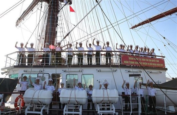 Sailing ship 286-Le Quy Don of Vietnam Naval Academy begins friendly visit to Singapore