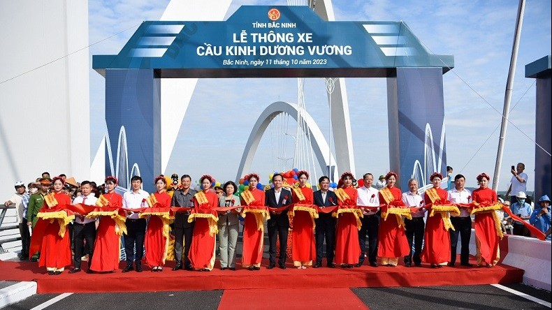 Bắc Ninh thông xe cầu vòm thép cao nhất Việt Nam