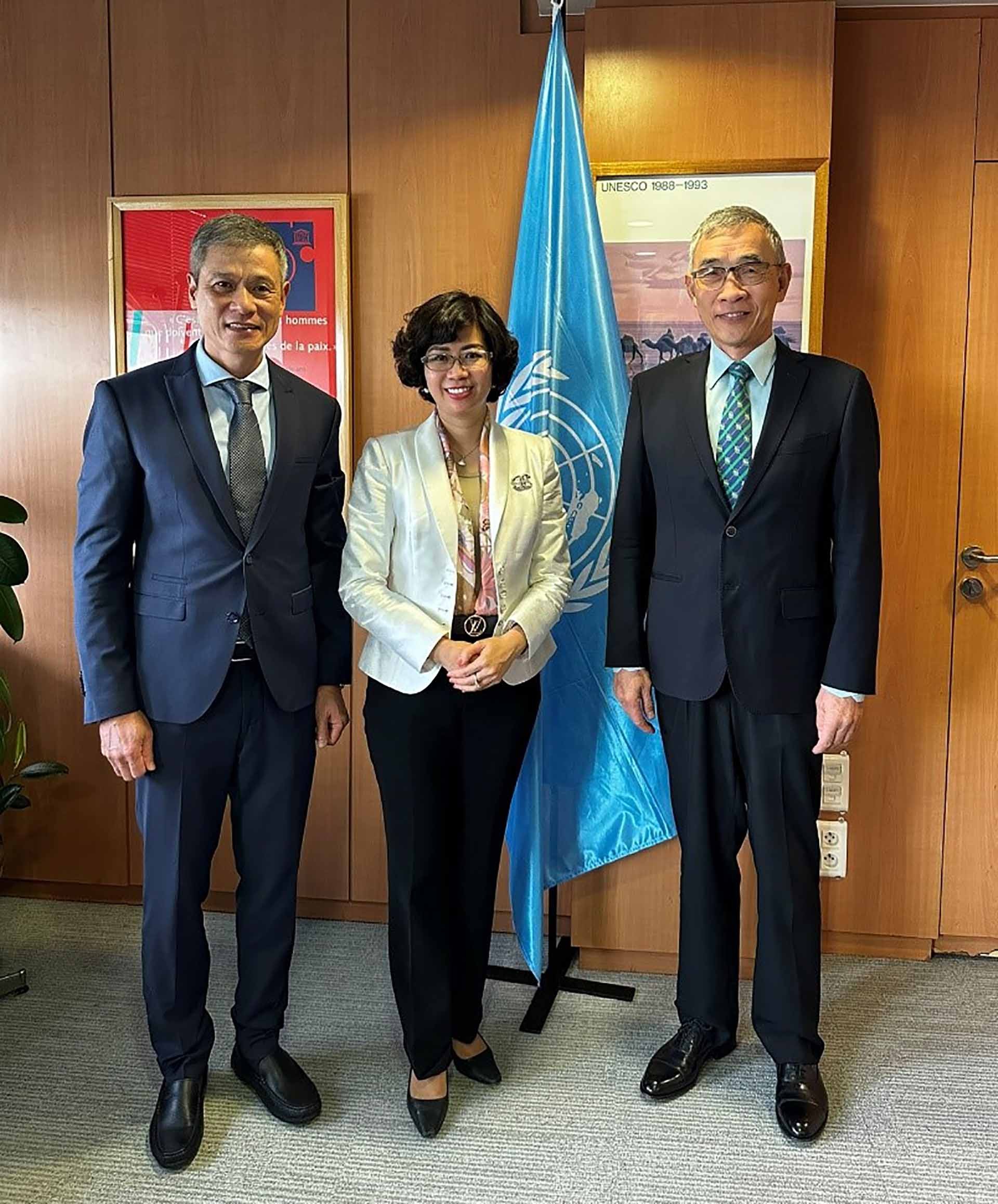 Trợ lý Bộ trưởng Nguyễn Minh Vũ gặp, làm việc Phó Tổng giám đốc UNESCO Xing Qu. (Nguồn Đoàn công tác)