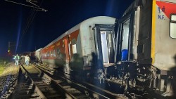 Ấn Độ: Tai nạn đường sắt, 21 toa tàu trật đường ray, ít nhất 4 người thiệt mạng