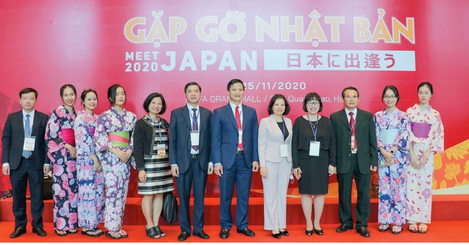 Lãnh đạo tỉnh Bắc Ninh chụp ảnh chung với các đại biểu tham dự sự kiện Gặp gỡ Nhật Bản 2020 - Meet Japan 2020, Hà Nội, tháng 11/2020.