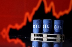 Giá xăng dầu hôm nay 12/10: Xung đột Trung Đông tiếp tục 'phủ bóng' giá dầu; xăng trong nước giảm mạnh