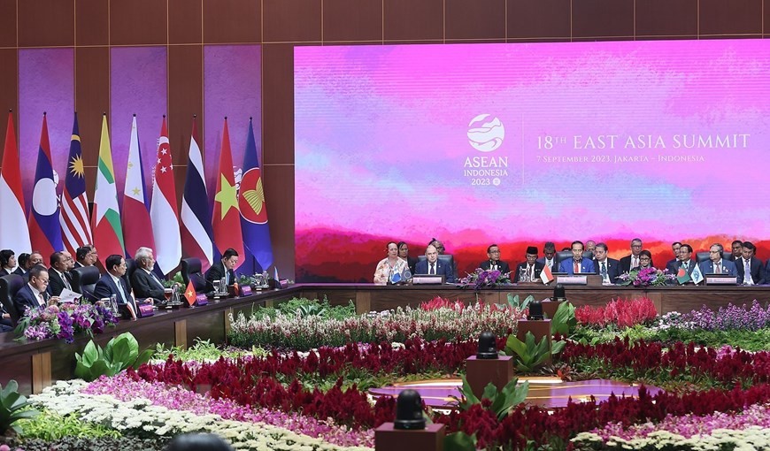 Một ASEAN cân bằng