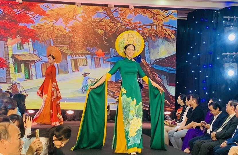‘Sắc Thu Việt-Nhật’: Cuộc giao lưu giữa áo dài và kimono