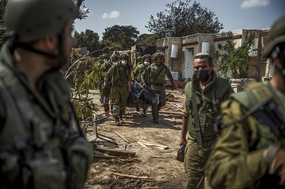 Xung đột Israel-Hamas: Dải Gaza hứng chịu 6.000 quả bom, Nhà nước Do Thái xác định danh tính người bị bắt cóc