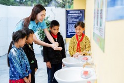 Hoa hậu Lương Thùy Linh và hoạt động cộng đồng ý nghĩa với trẻ em Đồng Văn, Hà Giang