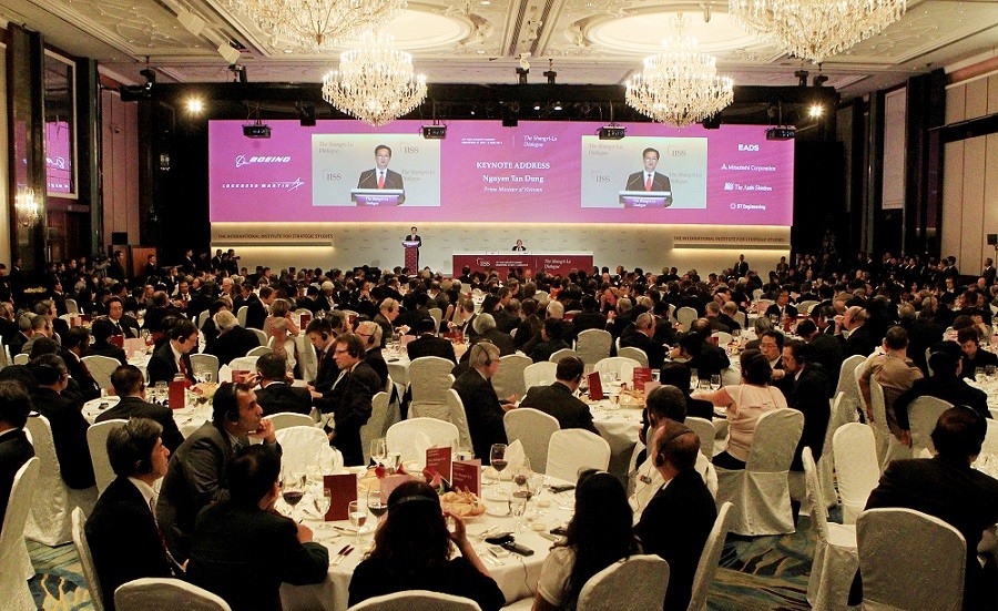 (10.13) Thủ tướng Nguyễn Tấn Dũng dự và phát biểu chính tại Lễ khai mạc Hội nghị Cấp cao An ninh châu Á (còn gọi là Đối thoại Shangri-La) lần thứ 12 ngày 31/5 tại Khách sạn Shangri-La, Singapore. (Nguồn: TTXVN)
