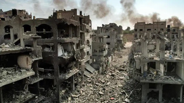 Bức ảnh được chụp vào ngày 11/10 cho thấy cảnh các tòa nhà bị phá hủy bởi các cuộc không kích của Israel vào trại Jabalia dành cho người tị nạn Palestine ở thành phố Gaza. (Nguồn: AFP)