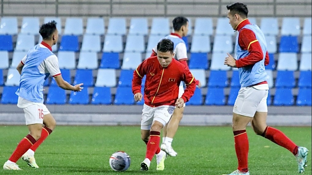 Quang Hải tập luyện ở đội tuyển Việt Nam trước ngày ăn hỏi