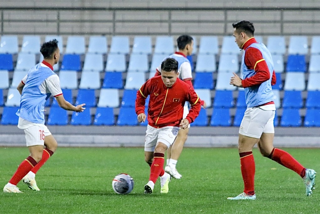 Quang Hải tập luyện ở đội tuyển Việt Nam trước ngày ăn hỏi