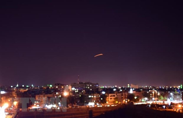 Israel tấn công sân bay Aleppo của Syria