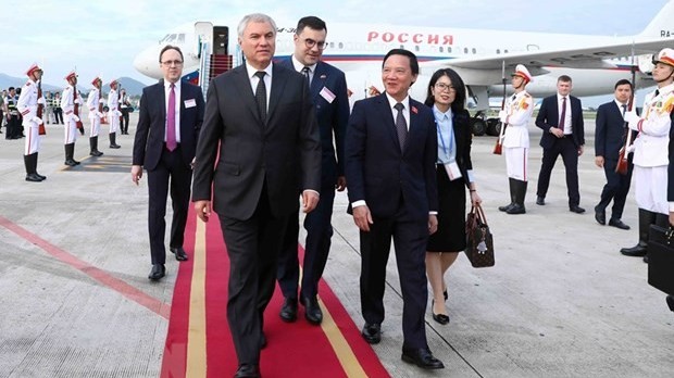 Chủ tịch Duma quốc gia Quốc hội Nga đến Hà Nội, bắt đầu thăm chính thức Việt Nam