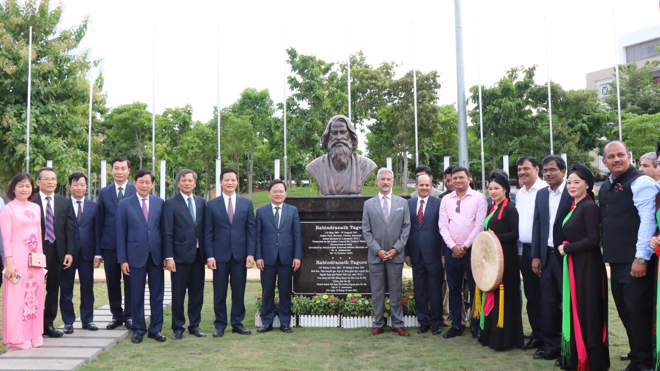 Khánh thành tượng danh nhân Ấn Độ Rabin Dranath Tagore tại Bắc Ninh