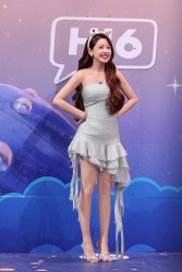 Phong cách thời trang được khen của Chi Pu khi tham gia chương trình giải trí Trung Quốc