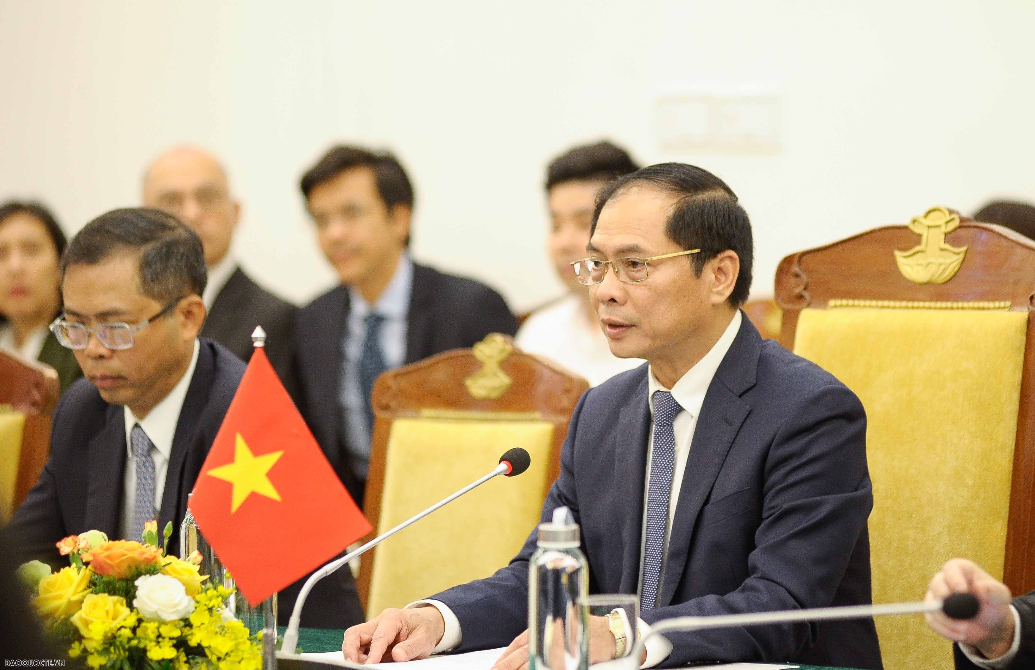 Vietnam, India Ministers hold 18th meeting of Joint Committee for Cooperation in Hanoi