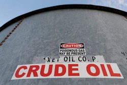 Giá xăng dầu hôm nay 16/10: 'Đỏ sàn', đảo ngược đà tăng