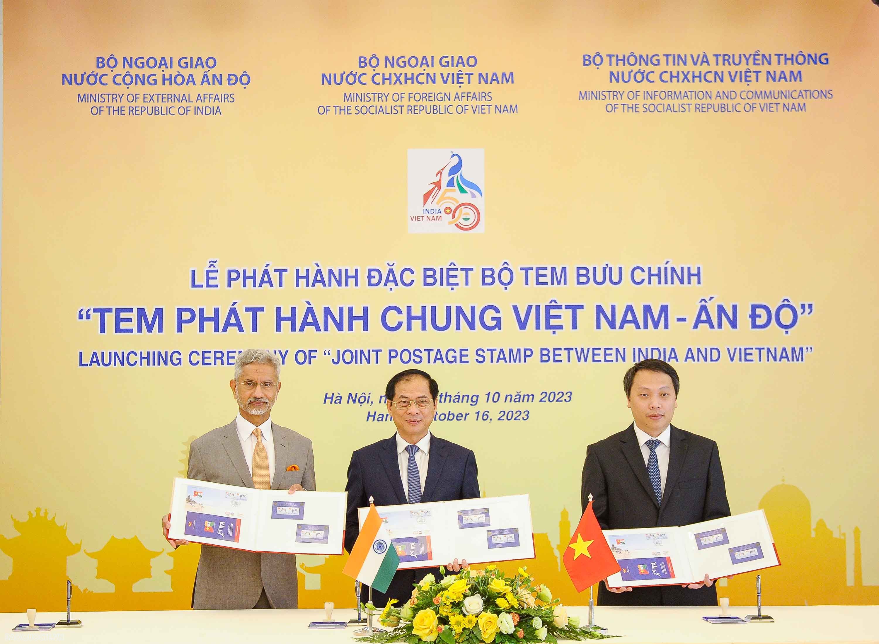 Vietnam, India Ministers hold 18th meeting of Joint Committee for Cooperation in Hanoi