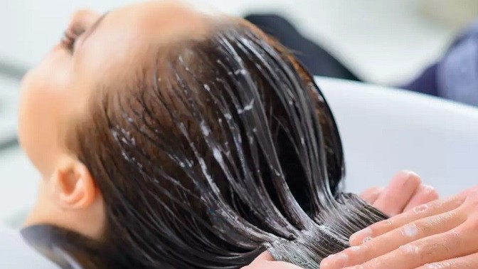5 cách đơn giản khi gội đầu để chống rụng tóc