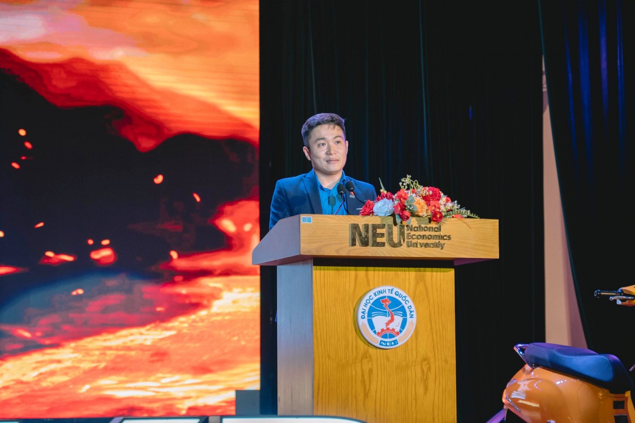 Thạc sĩ Trần Việt An - đại diện nhà trường phát biểu trong phần khai mạc Đêm Chung kết.