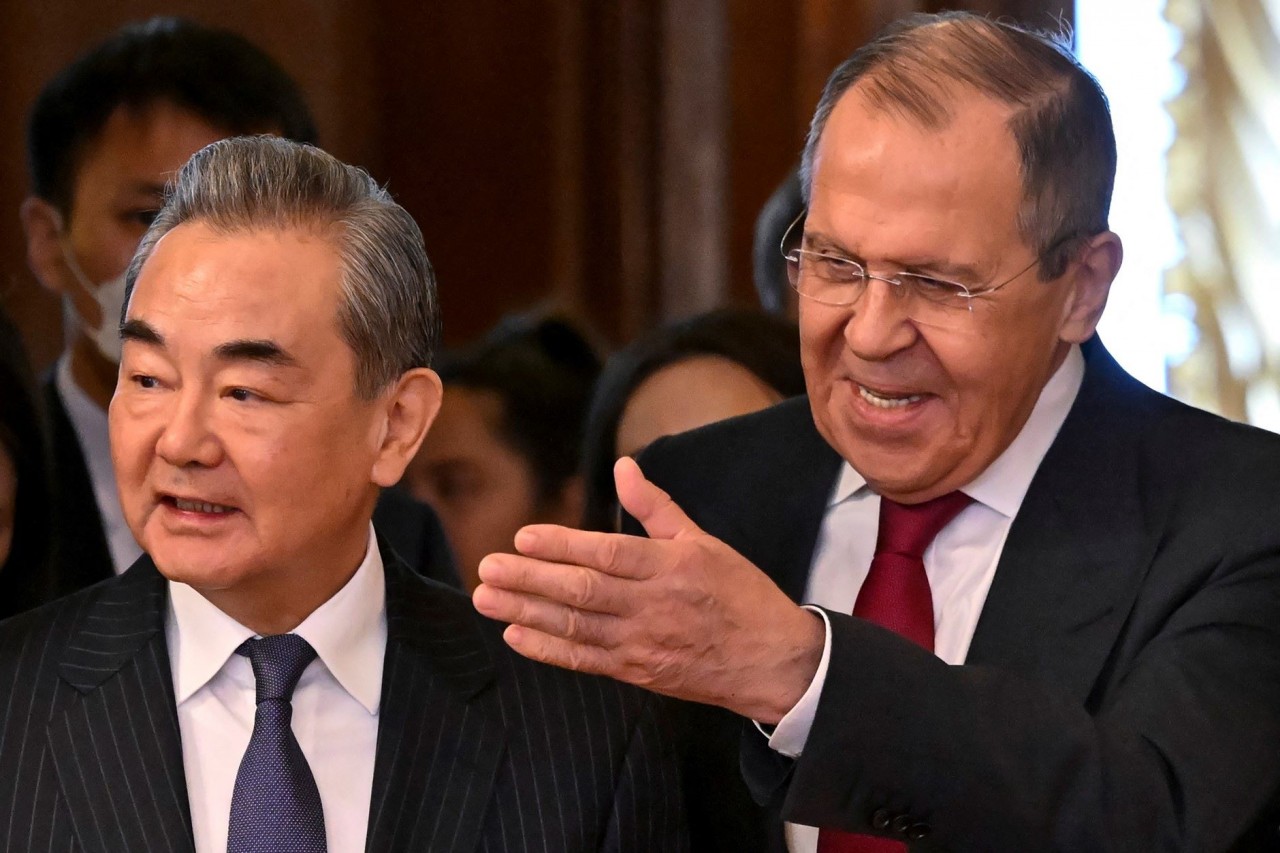 Ngày 16/10, Bộ trưởng Ngoại giao Trung Quốc Vương Nghị (Wang Yi) và người đồng cấp Nga Sergei Lavrov đã hội đàm tại Bắc Kinh, thảo luận về nhiều vấn đề cùng quan tâm. (Nguồn: Reuters)