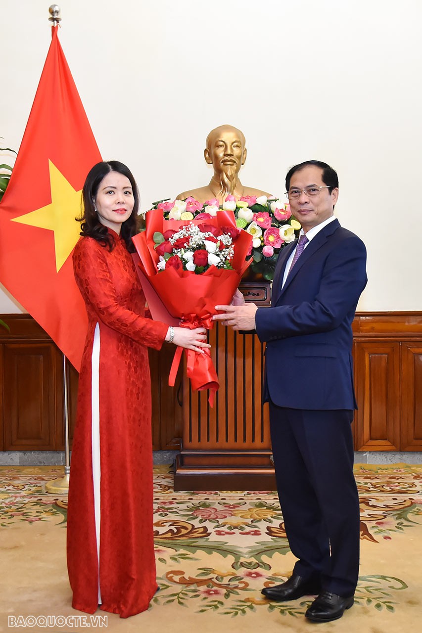 Trao quyết định bổ nhiệm Thứ trưởng Ngoại giao Nguyễn Minh Hằng