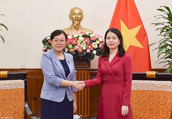 Deputy FM Nguyen Minh Hang welcomes Deputy Mayor of China's Chongqing city