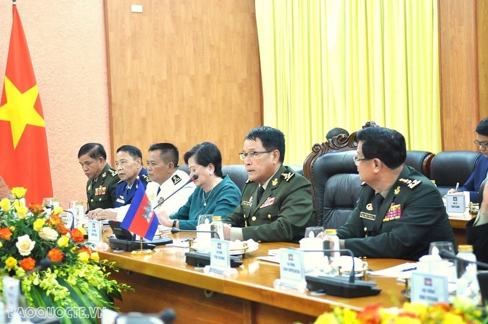 (10.17) Đại tướng Vong Pisen đánh giá cao thành công của Triển lãm quốc phòng quốc tế 2022 do Việt Nam làm chủ nhà. (Ảnh: Minh Quân)
