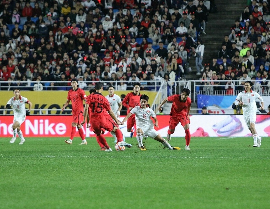 HLV Philippe Troussier tiếc khi đội tuyển Việt Nam chưa thể ghi bàn thắng vào lưới đội Hàn Quốc