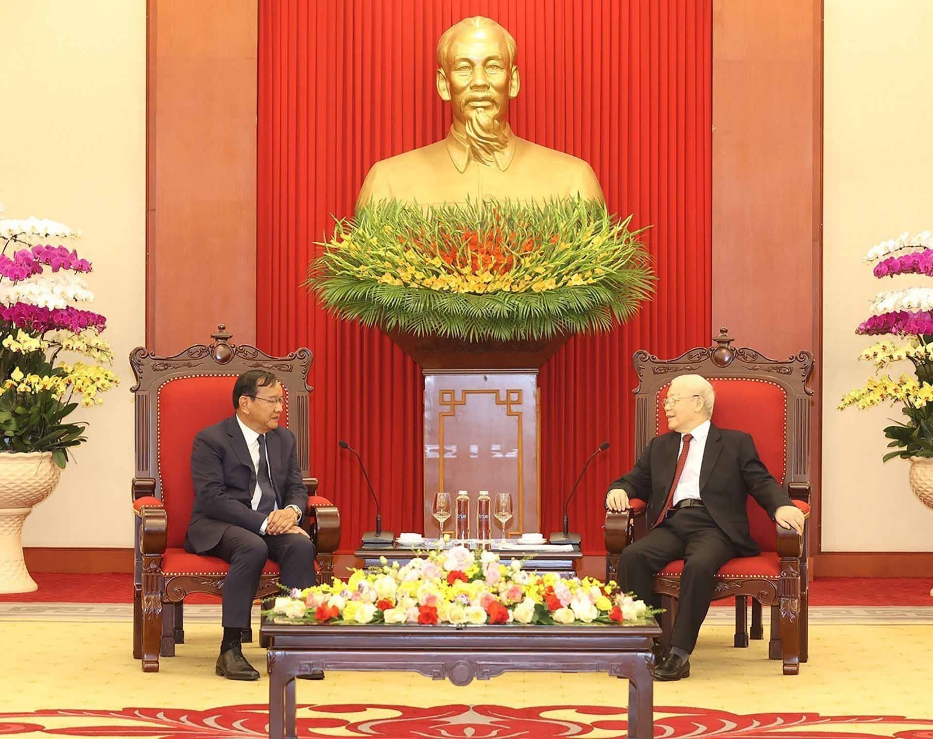 Tổng Bí thư Nguyễn Phú Trọng tiếp Trưởng ban Đối ngoại Trung ương Đảng Nhân dân Campuchia Prak Sokhonn. (Nguồn: TTXVN)
