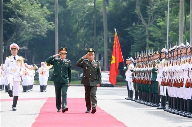 Commander-in-Chief of Cambodian Armed Forces pays official visit to Vietnam